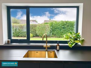 Kitchen/Breakfast Room- click for photo gallery